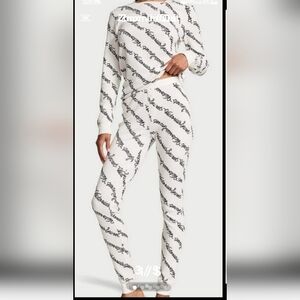 Victoria's Secret 2 Pc Pajama Thermal Set White and Black Sz Med